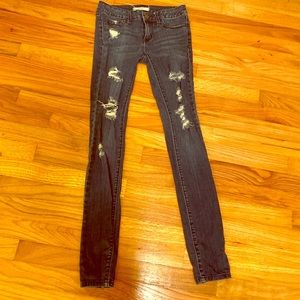Distressed skinny jeans